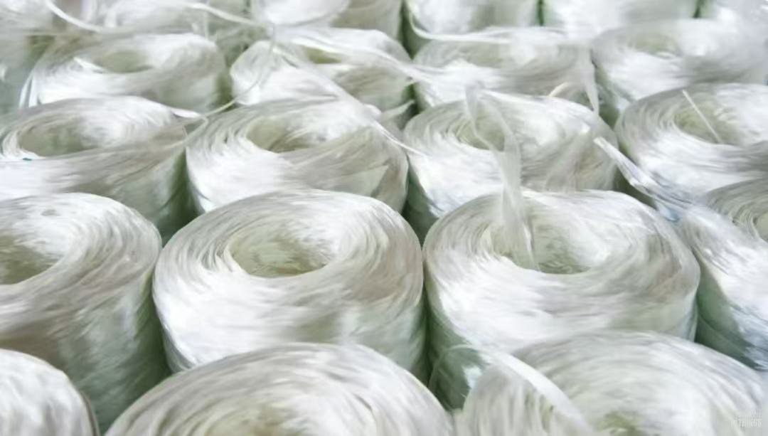 How is fiberglass made?